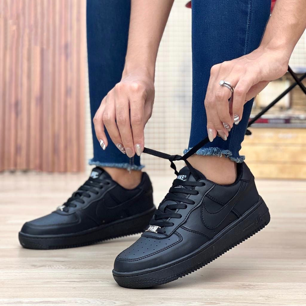 Zapatillas Nike For One Colegial: Estilo y Confort para Todos los Estudiantes en Colombia