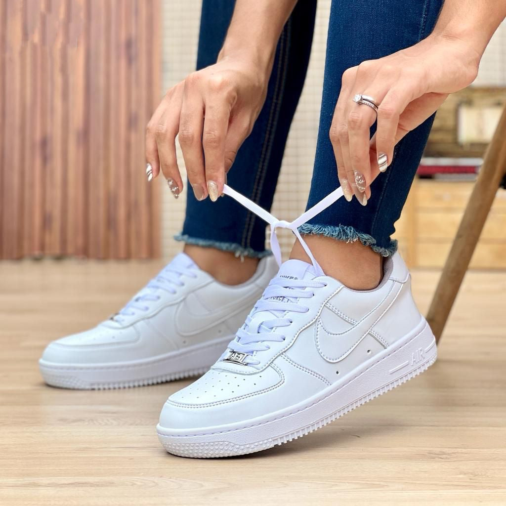Zapatillas Nike For One Colegial: Estilo y Confort para Todos los Estudiantes en Colombia